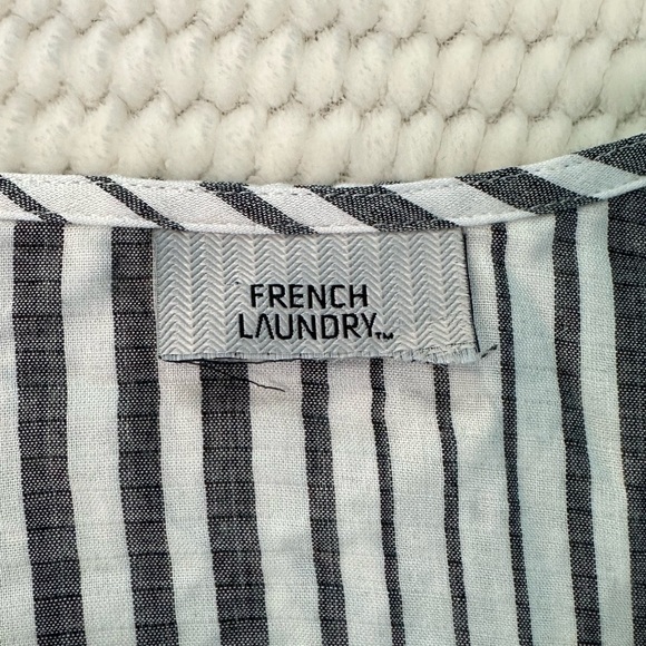 French Laundry Women's Striped gray white Blouse flutter sleeves - Picture 8 of 9